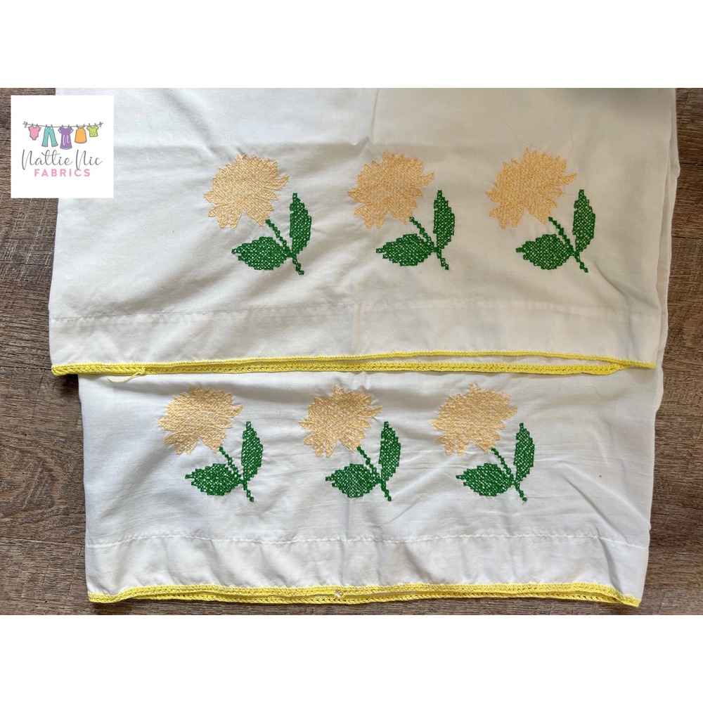 Vintage pair of pillowcases yellow‎ floral emboidery crochet trim - Picture 4 of 4